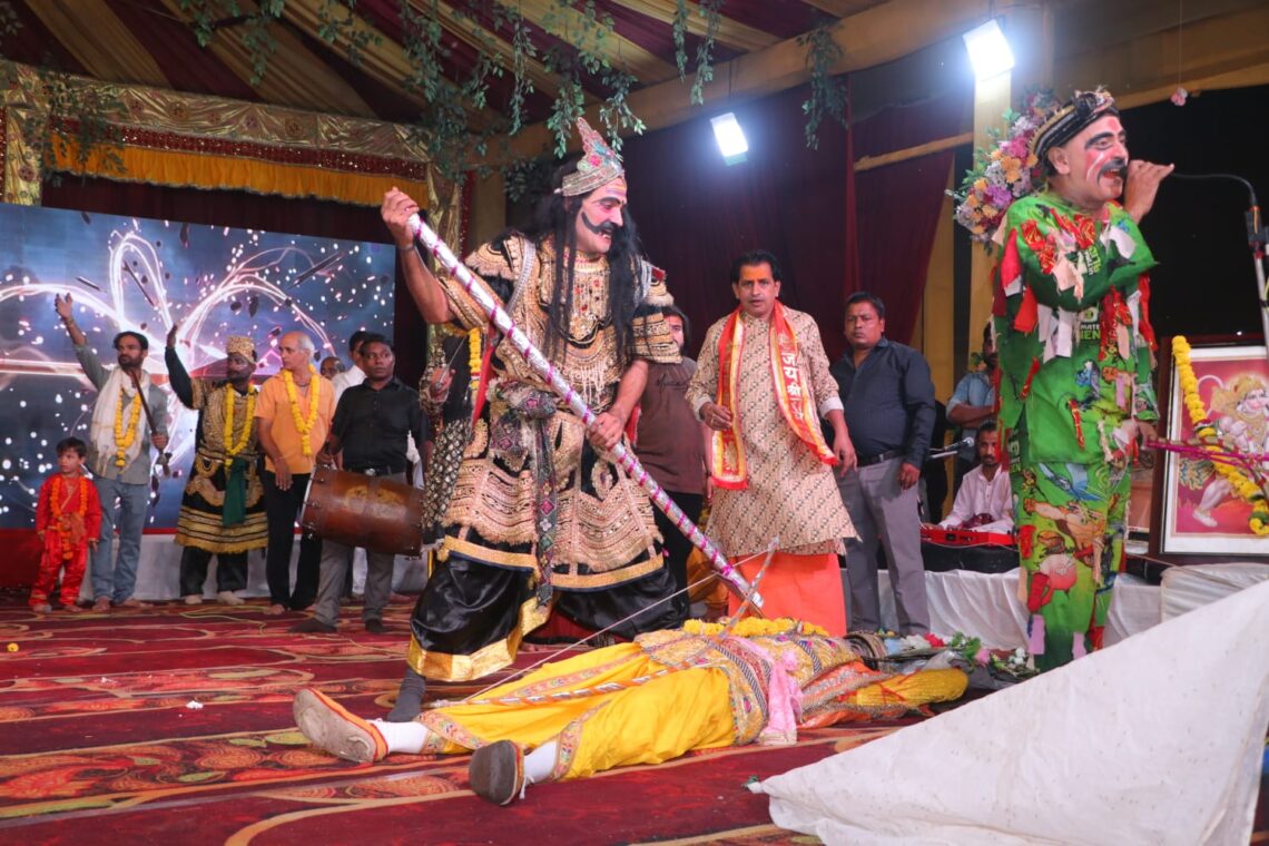 ‘लछिमन हित लाएउ हनुमाना, रघुपति हरषि उर लाइ सुजाना’