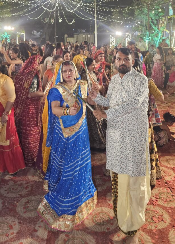 आवास विकास सेक्टर-6 में भव्य डांडिया नाइट का आयोजन, भक्ति और उत्साह से झूमे क्षेत्रवासी