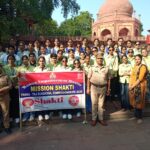 ताजमहल पर मिशन शक्ति अभियान: दशहरा पर महिला पर्यटकों को ताज सुरक्षा पुलिस ने किया जागरूक