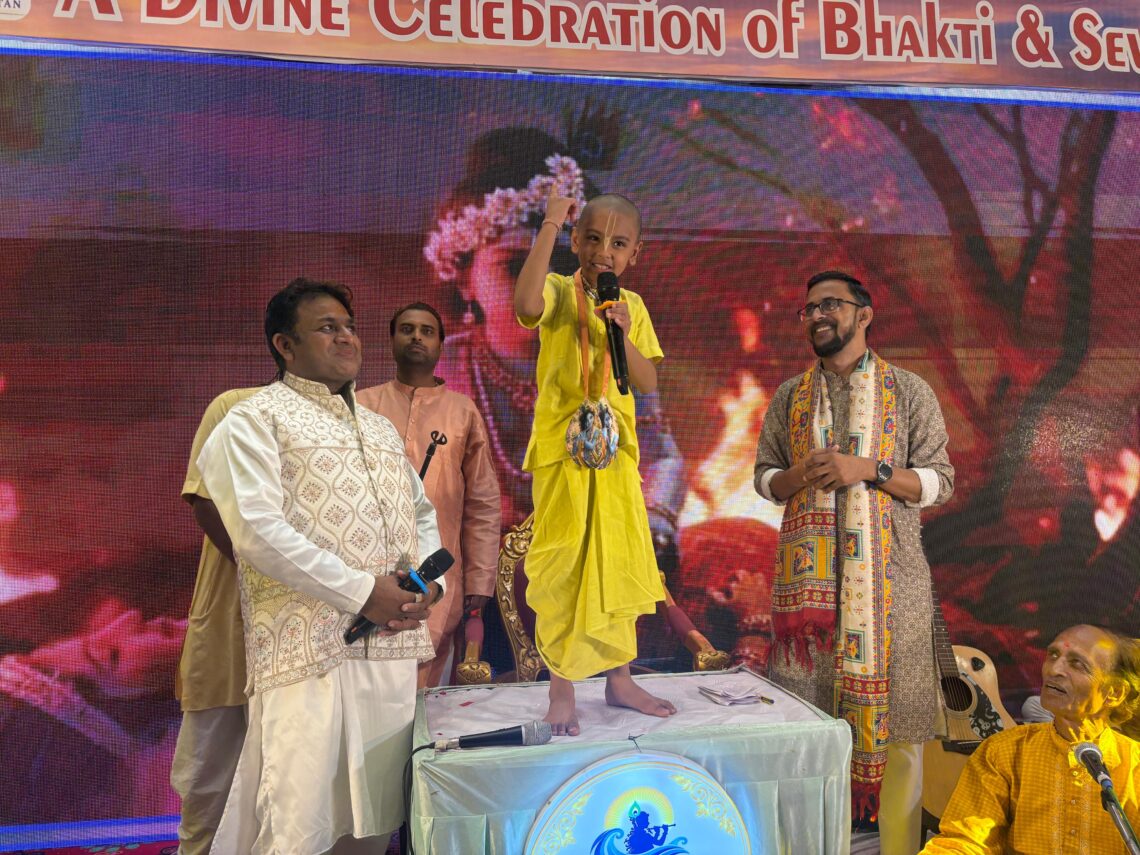 छह साल के बाल संत भक्त भागवत का संदेश—‘हेलो-हाय छोड़ो, भक्ति से नाता जोड़ो’