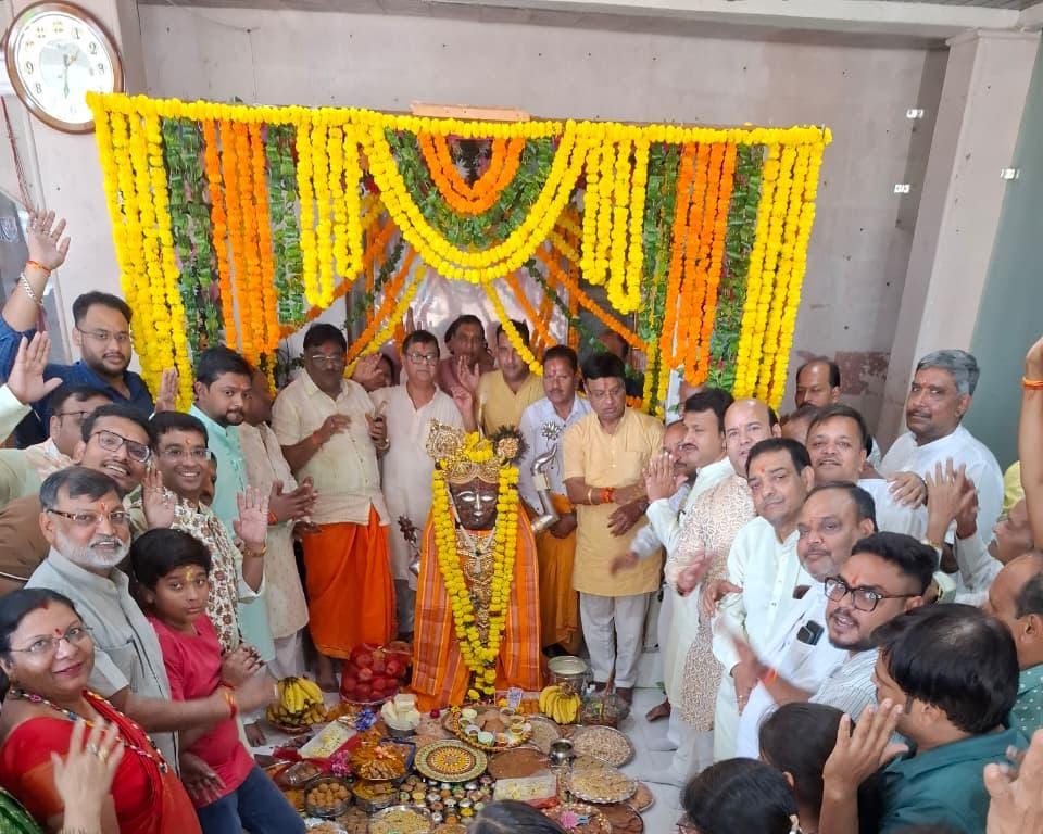 गिरिराज जी की जय-जयकार से गूंजेगा गोवर्धन, छप्पन भोग महोत्सव की तैयारियां तेज