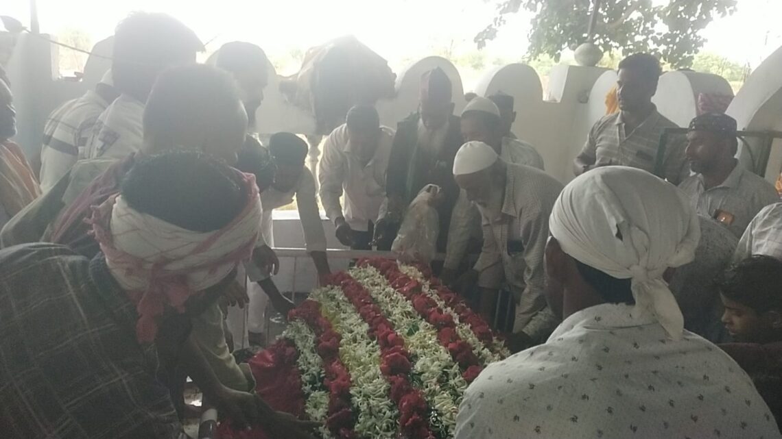 बसमत नगर में राष्ट्रीय एकता दिवस पर ढोल-ताशों के साथ निकला चादर जुलूस और एकता मार्च, मुल्क की सलामती के लिए मांगी दुआ