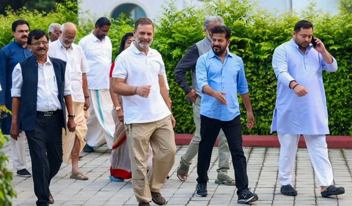 ‘वोट चोरी’ के आरोपों पर INDIA गठबंधन की अहम बैठक आज, 1 नवंबर की दिल्ली रैली की तैयारियों पर होगा मंथन